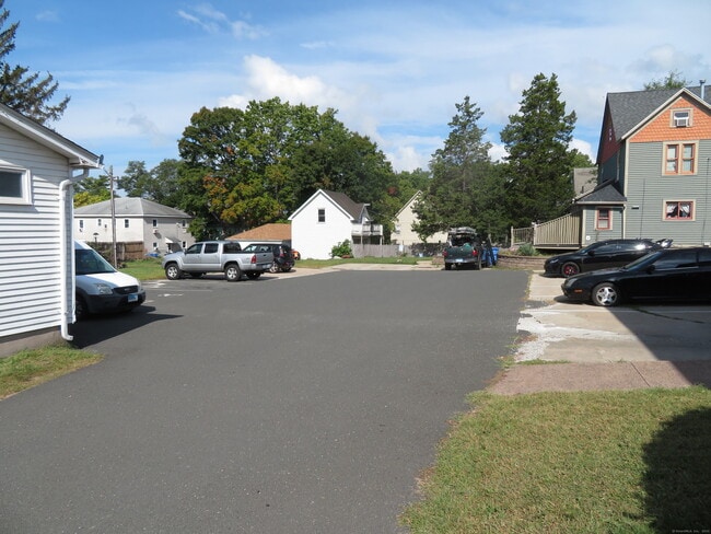 4 Orchard St in Manchester, CT - Building Photo - Building Photo