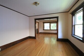 46 Saville St, Unit 2 in Cambridge, MA - Foto de edificio - Building Photo