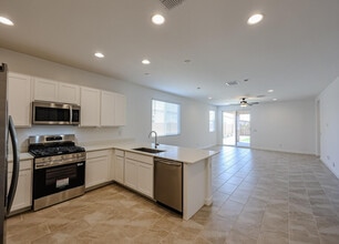 17347 W Gray Fox Trl in Surprise, AZ - Building Photo - Building Photo
