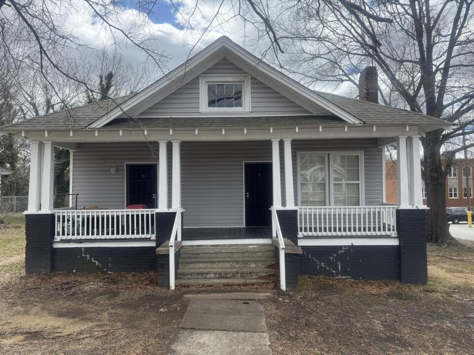 2900 E Bessemer Ave in Greensboro, NC - Building Photo