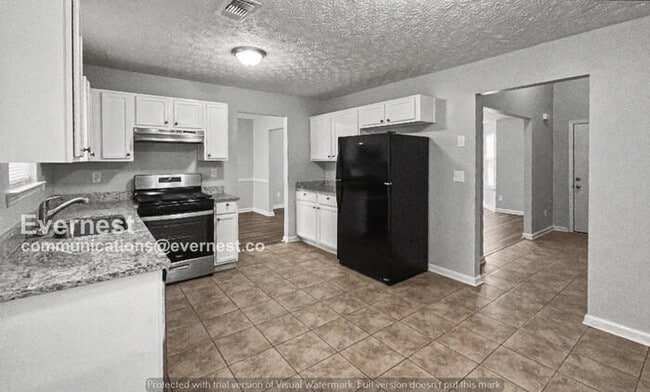 2410 Lafortune Dr in Decatur, GA - Foto de edificio - Building Photo