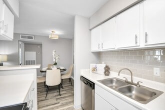 2701 W Bellfort Ave in Houston, TX - Building Photo - Building Photo