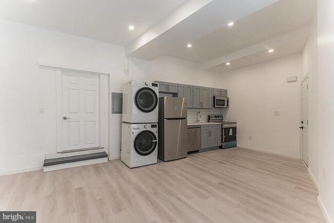 property at 2401 S Alder St
