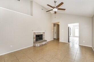 2500 Ensenada Ln, Unit 1 in Fort Worth, TX - Foto de edificio - Building Photo