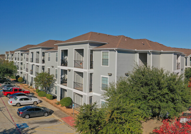 St. Augustine Estate Apartments in Dallas, TX - Building Photo - Building Photo