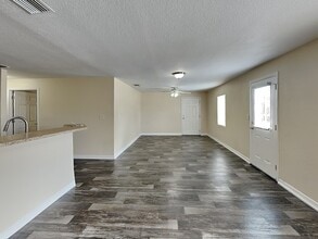 1385 Dean St, Unit 2E in Mulberry, FL - Building Photo - Building Photo