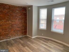 1112 MIFFLIN St-Unit -2 in Philadelphia, PA - Building Photo - Building Photo