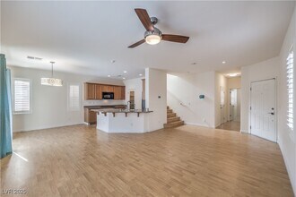 6206 Clapton Way in Las Vegas, NV - Building Photo - Building Photo