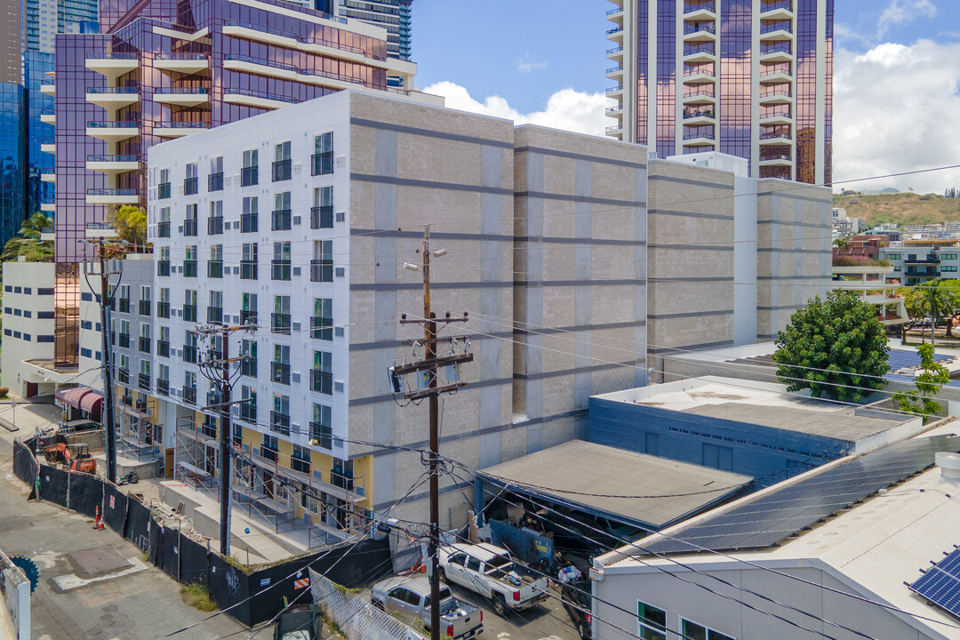 The Block Apartments in Honolulu, HI - Building Photo