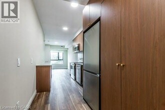 580 Coldstream Dr in Waterloo, ON - Building Photo - Building Photo