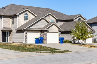 Bradley's Crossing in Peculiar, MO - Foto de edificio - Building Photo