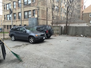 2724 E 75th St in Chicago, IL - Foto de edificio - Building Photo
