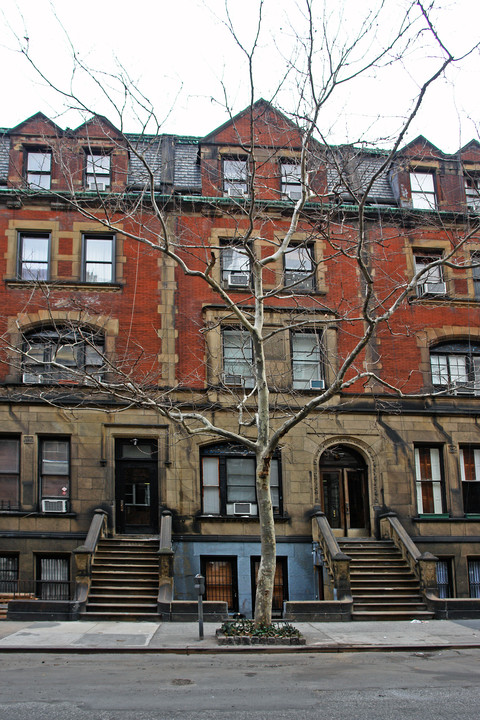 61 W 73rd St in New York, NY - Foto de edificio