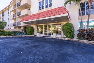 1000 Spanish River Rd in Boca Raton, FL - Building Photo - Building Photo