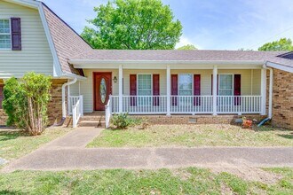 1316 Rivermont Dr in Gallatin, TN - Foto de edificio - Building Photo