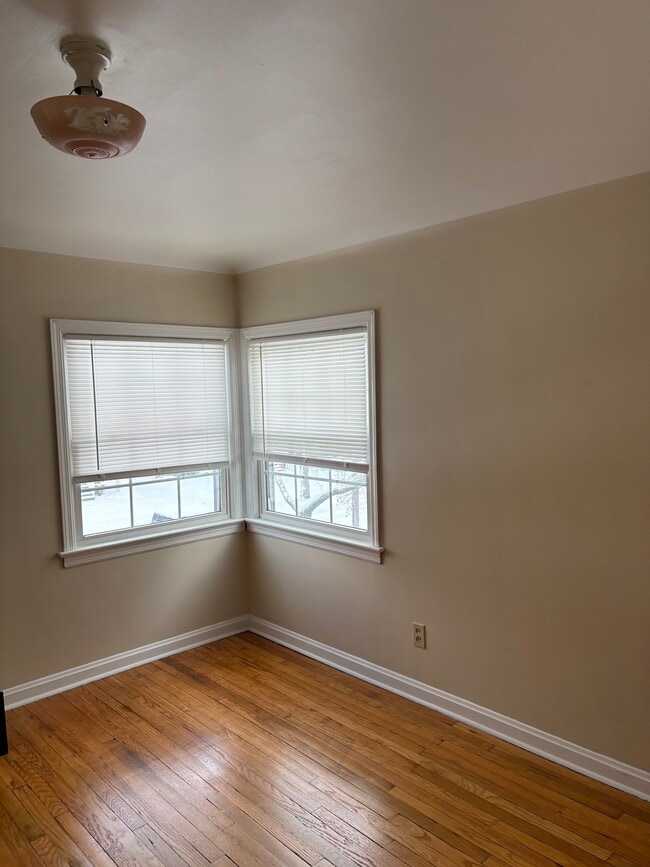 13813 Wainstead Ave in Cleveland, OH - Building Photo - Building Photo