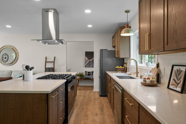 property at 213 S 5th Ave