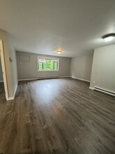 431 Sunderland Rd in Worcester, MA - Building Photo - Building Photo