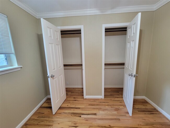 property at 1530 Heights Blvd