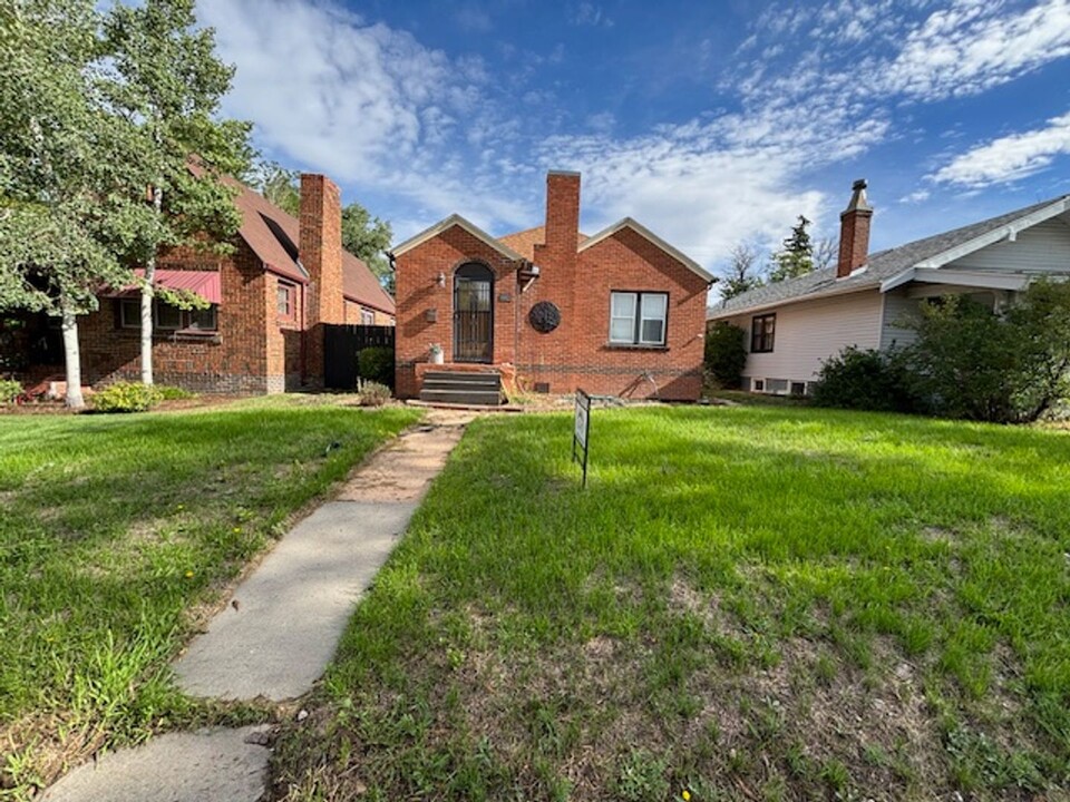 102 E Pershing Blvd in Cheyenne, WY - Building Photo