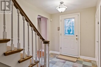 330 Poplar Dr in Oakville, ON - Building Photo - Building Photo