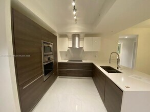 301 Altara Ave, Unit 805 in Coral Gables, FL - Building Photo - Building Photo