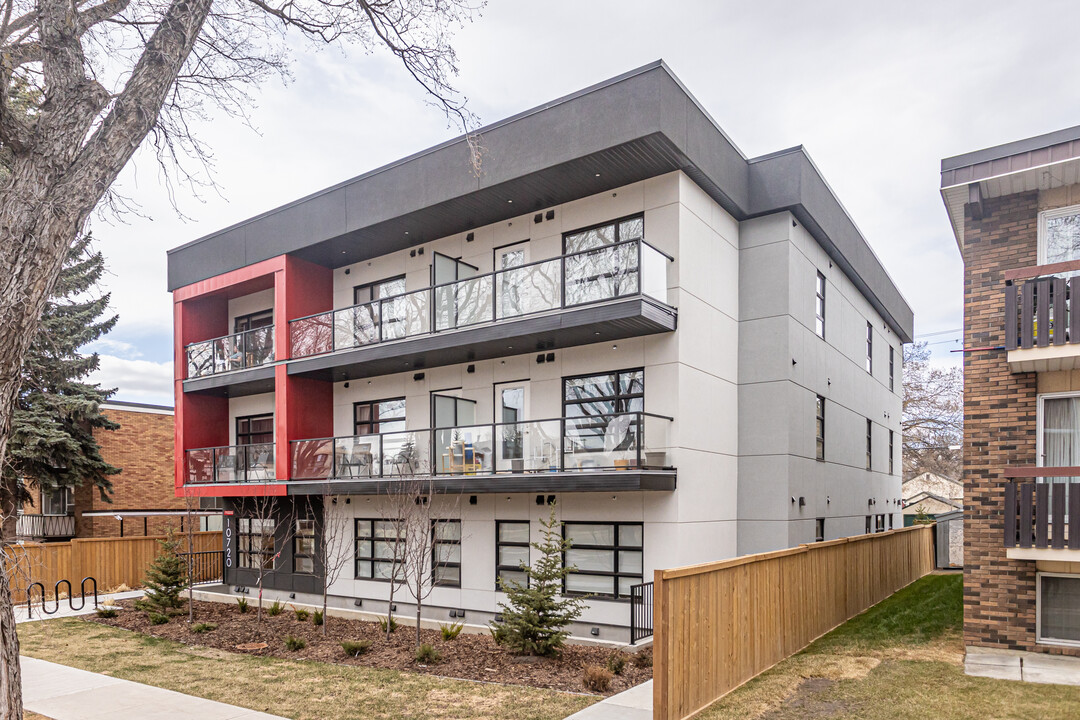 Velo in Edmonton, AB - Building Photo