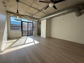 115 W Peachtree Pl NW in Atlanta, GA - Foto de edificio - Building Photo