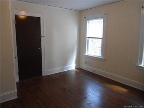 43 Melrose Ave, Unit 2 in Bridgeport, CT - Building Photo - Building Photo