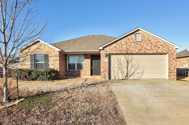 property at 805 Hallow Oak Ct