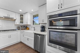 13728 Gran Deur Dr in Woodbridge, VA - Foto de edificio - Building Photo