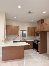 11796 Kensington Rd in Rossmoor, CA - Foto de edificio - Building Photo