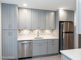 345 Sequoia Ct in Howell, NJ - Building Photo