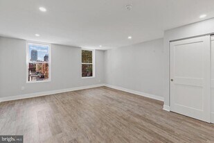 256 S 11th St in Philadelphia, PA - Building Photo