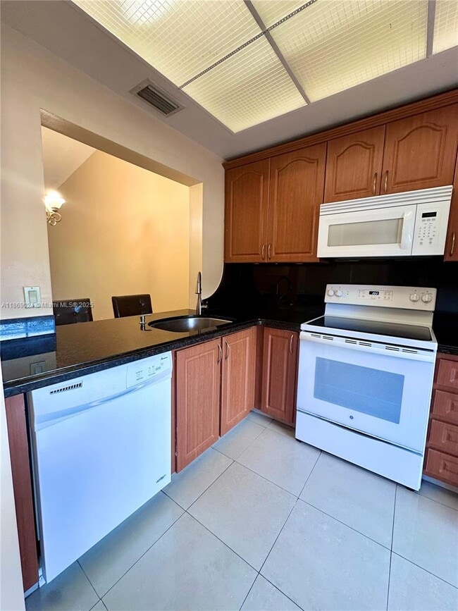2241 SW 15th St in Deerfield Beach, FL - Building Photo - Building Photo