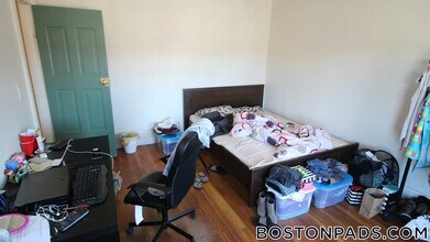 1350 Commonwealth Avenue, Unit 20 in Boston, MA - Foto de edificio - Building Photo