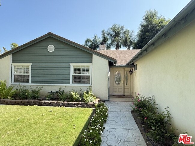 30556 Rainbow View Dr in Agoura Hills, CA - Building Photo - Building Photo