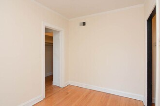 1108 W Wellington Ave in Chicago, IL - Foto de edificio - Building Photo
