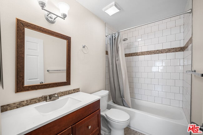 property at 432 N Harvard Blvd