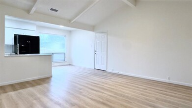 1006 Colony N Dr in Austin, TX - Building Photo - Building Photo