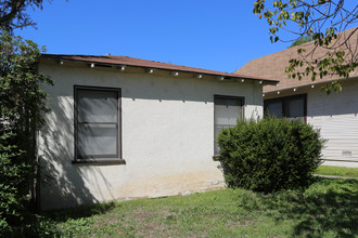 114-122 E 5th Ave in Escondido, CA - Foto de edificio - Building Photo