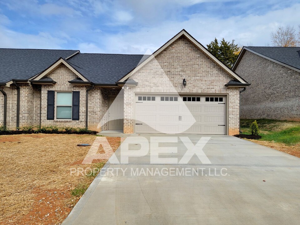 5932 Knox Hl Wy in Knoxville, TN - Building Photo