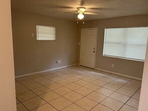 3143 NE 11th Terrace in Gainesville, FL - Foto de edificio - Building Photo