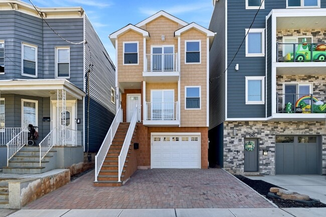 40 E 5th St in Bayonne, NJ - Foto de edificio - Building Photo