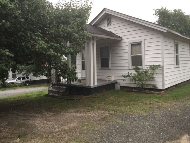 property at 1104 W Webb Ave