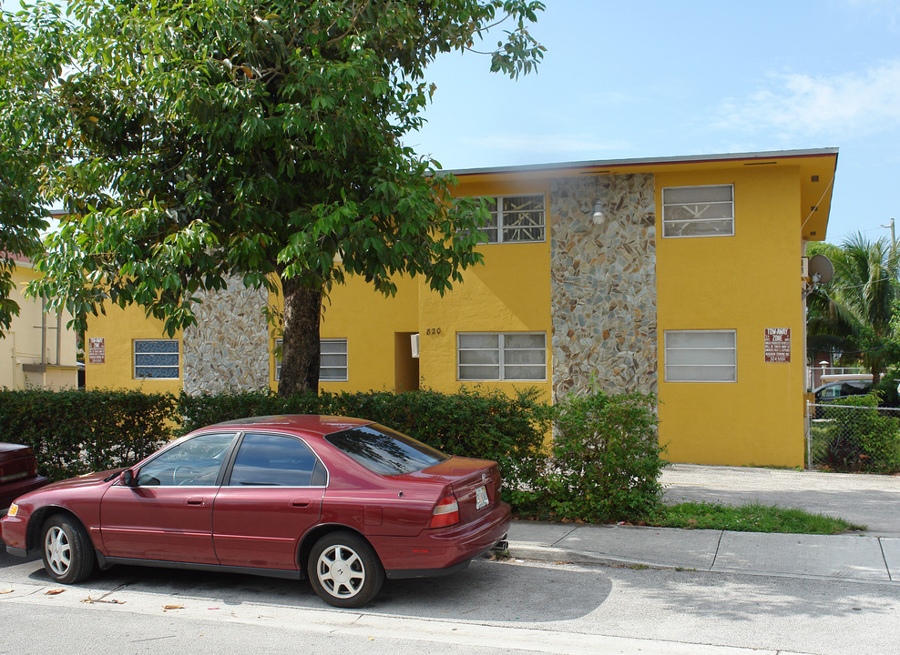 820 SW 5th St in Miami, FL - Building Photo