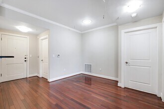 7342 Oak Manor Dr in San Antonio, TX - Building Photo - Building Photo