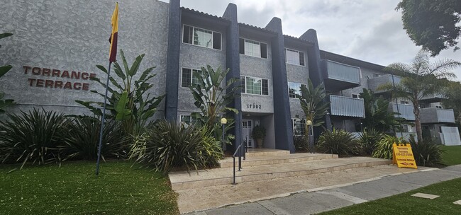 Torrance Terrace in Torrance, CA - Building Photo - Building Photo