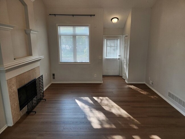 811 Burr Oaks Dr in West Des Moines, IA - Building Photo - Building Photo