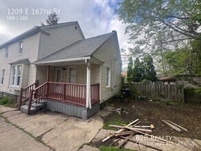 1209 E 167th St in Cleveland, OH - Building Photo - Building Photo